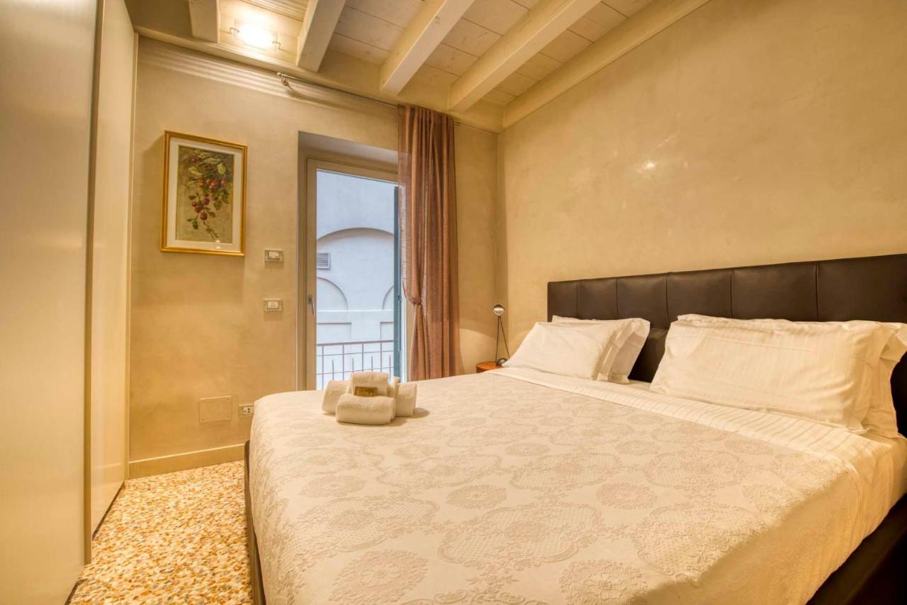 Apartmentsarena - Suite Mercatorum - Piazza Erbe Верона Экстерьер фото