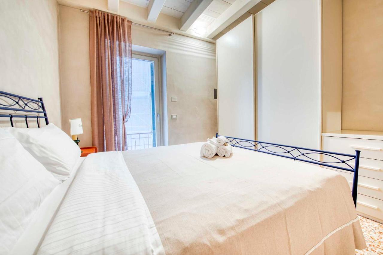 Apartmentsarena - Suite Mercatorum - Piazza Erbe Верона Экстерьер фото